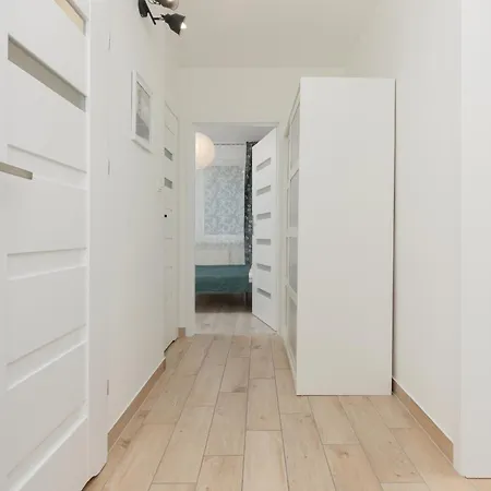 Kopcinskiego Bright & Spacious Ursynow By Renters
