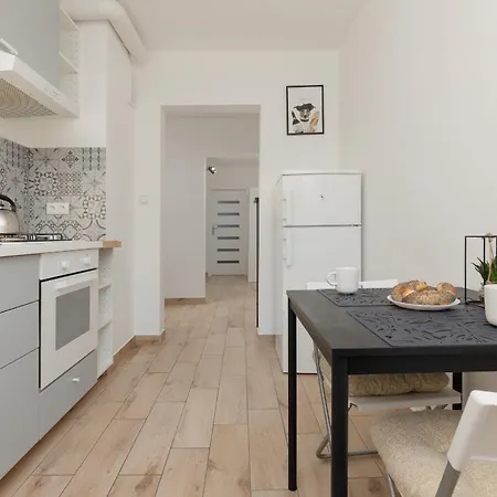 Apartment Kopcinskiego Bright & Spacious Ursynow By Renters *