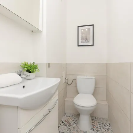 Kopcinskiego Bright & Spacious Ursynow By Renters * Warsaw