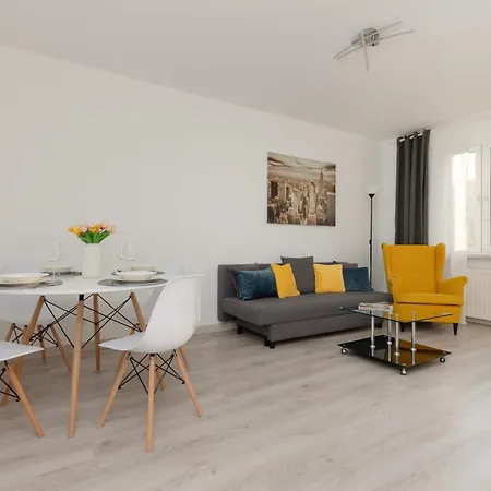 Kopcinskiego Bright & Spacious Ursynow By Renters * Warsaw