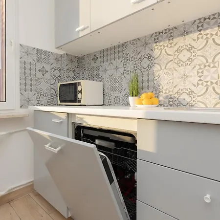Kopcinskiego Bright & Spacious Ursynow By Renters