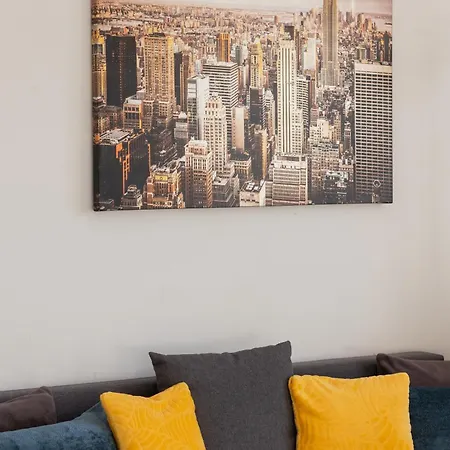 Kopcinskiego Bright & Spacious Ursynow By Renters Apartment