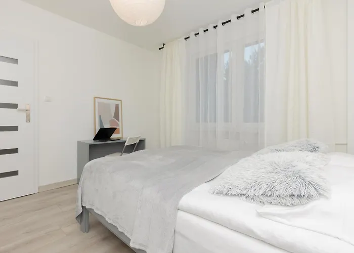 Kopcinskiego Bright & Spacious Ursynow By Renters アパート ワルシャワ