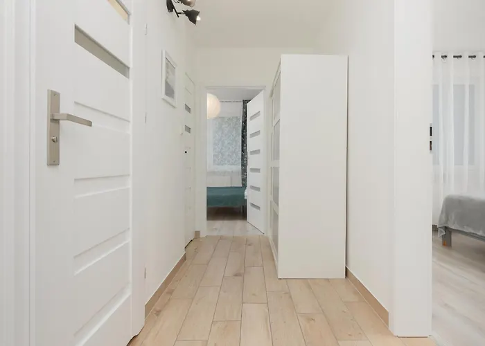 Kopcinskiego Bright & Spacious Ursynow By Renters