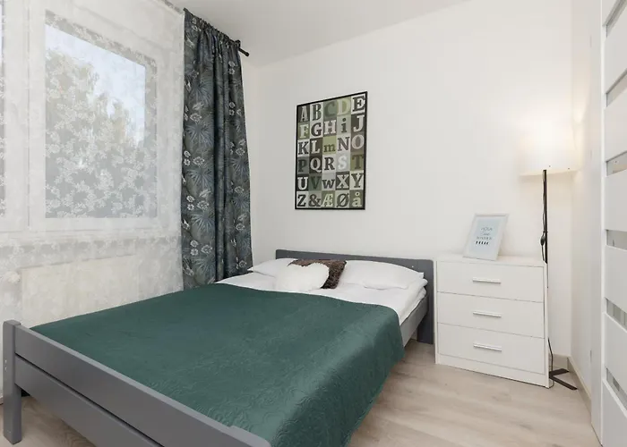 Kopcinskiego Bright & Spacious Ursynow By Renters アパート ワルシャワ