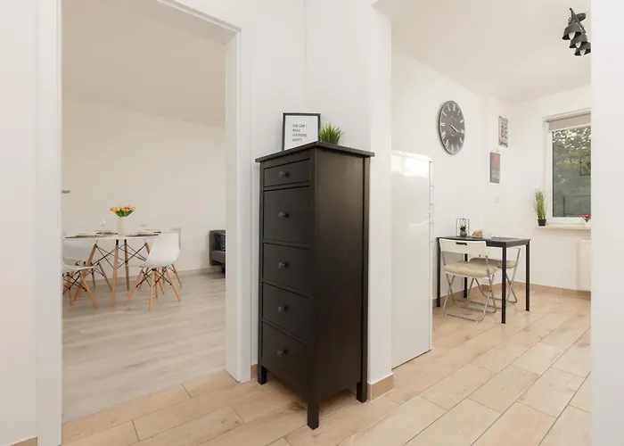 アパート Kopcinskiego Bright & Spacious Ursynow By Renters ワルシャワ