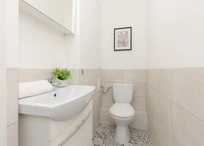 Kopcinskiego Bright & Spacious Ursynow By Renters * ワルシャワ