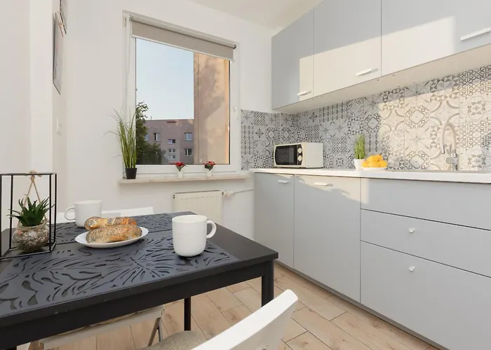 Kopcinskiego Bright & Spacious Ursynow By Renters アパート ワルシャワ