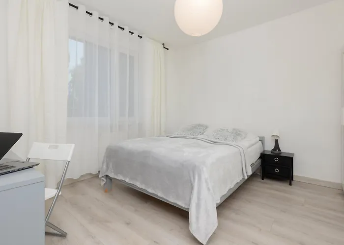 Kopcinskiego Bright & Spacious Ursynow By Renters *