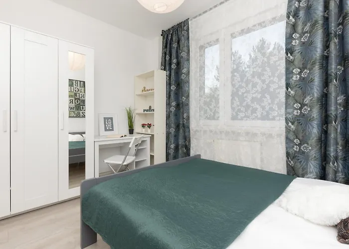 Kopcinskiego Bright & Spacious Ursynow By Renters アパート ワルシャワ