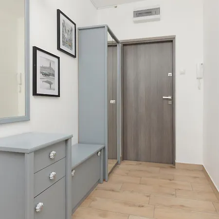Kopcinskiego Bright & Spacious Ursynow By Renters Varşova