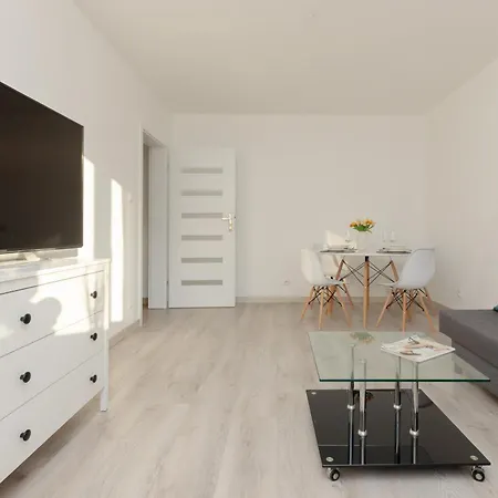 Kopcinskiego Bright & Spacious Ursynow By Renters Varşova